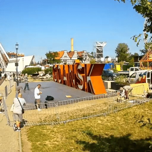 Кортеновая надпись «Гданьск»